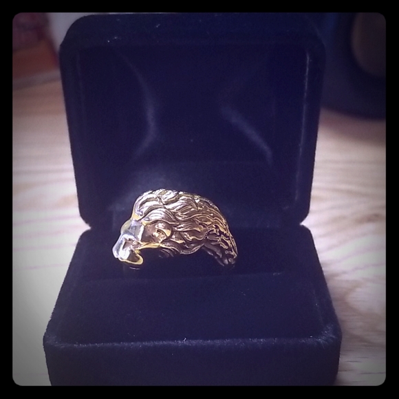 Italian 18kt yellow goldlion ring size 8.